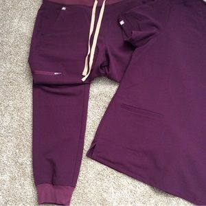 Excellent condition women FIGS scrubs